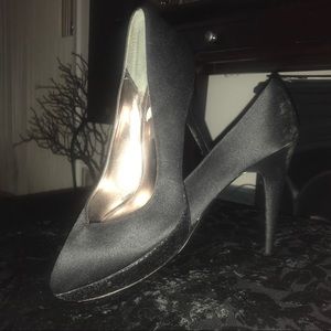 Blk Satin Finish Platform Heels w/Glitter!